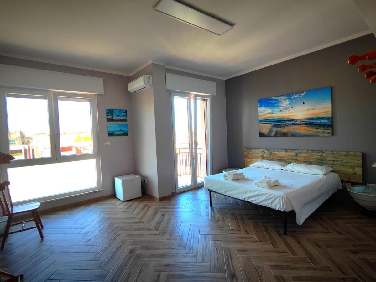 The House Of The Waves Hotel Brindisi Exterior foto