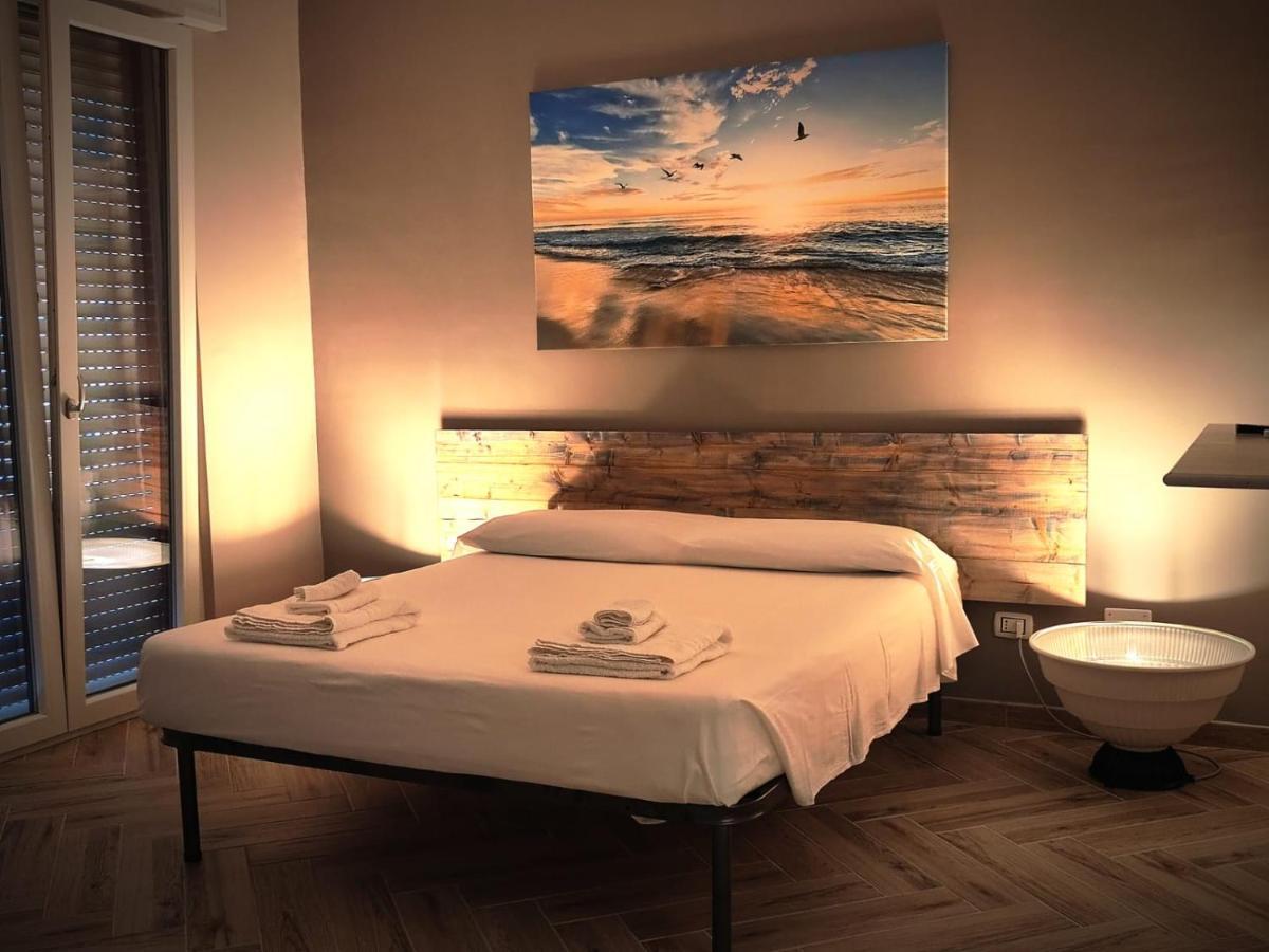 The House Of The Waves Hotel Brindisi Exterior foto