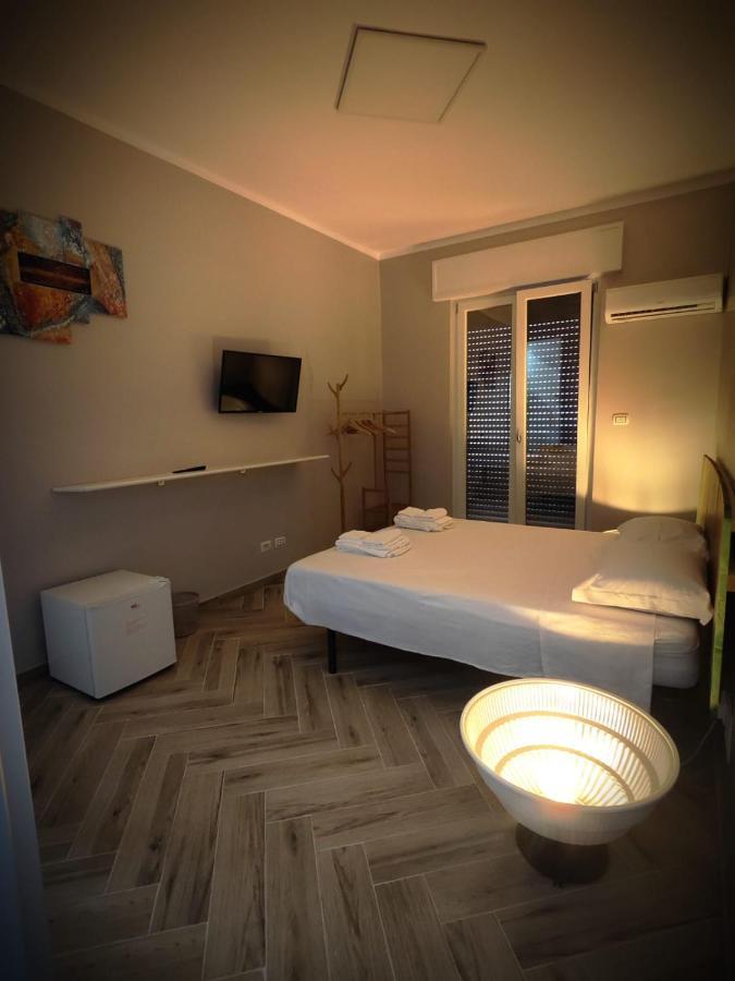 The House Of The Waves Hotel Brindisi Exterior foto